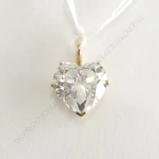 18CT CZ HEART PENDANT 3.0gms