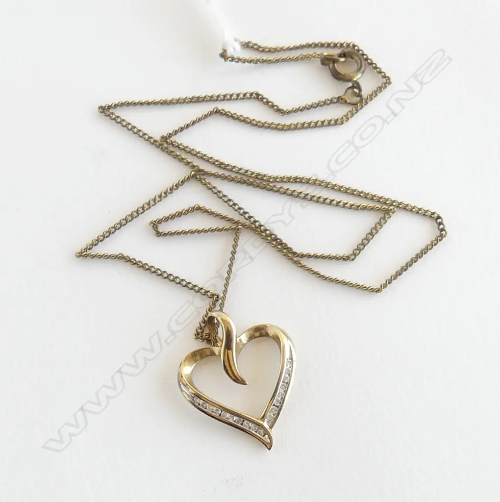 1.7gm 9CT GOLD & DIAMOND HEART PENDANT 1.7gms ON G/PLATE CHAIN Image 1++