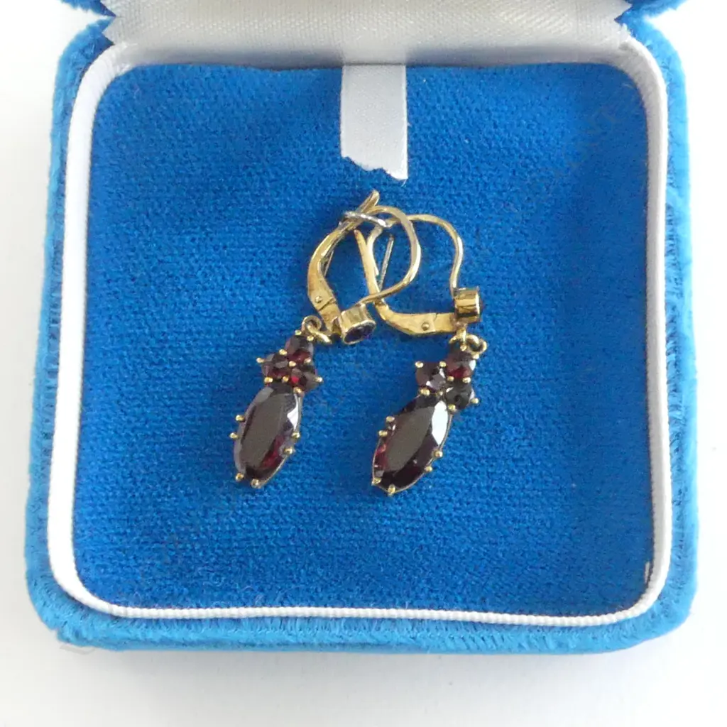 PR 10ct GOLD & GARNET EARRINGS lever close Image 1++