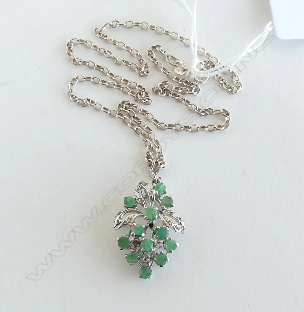 SILVER & EMERALD PENDANT ON SILVER CHAIN Image 1++