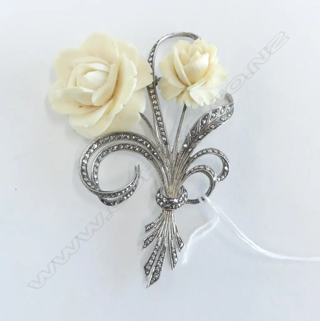 LG SILVER MARCASITE FLORAL SPRAY BROOCH w IVORY FLOWERS Image 1++
