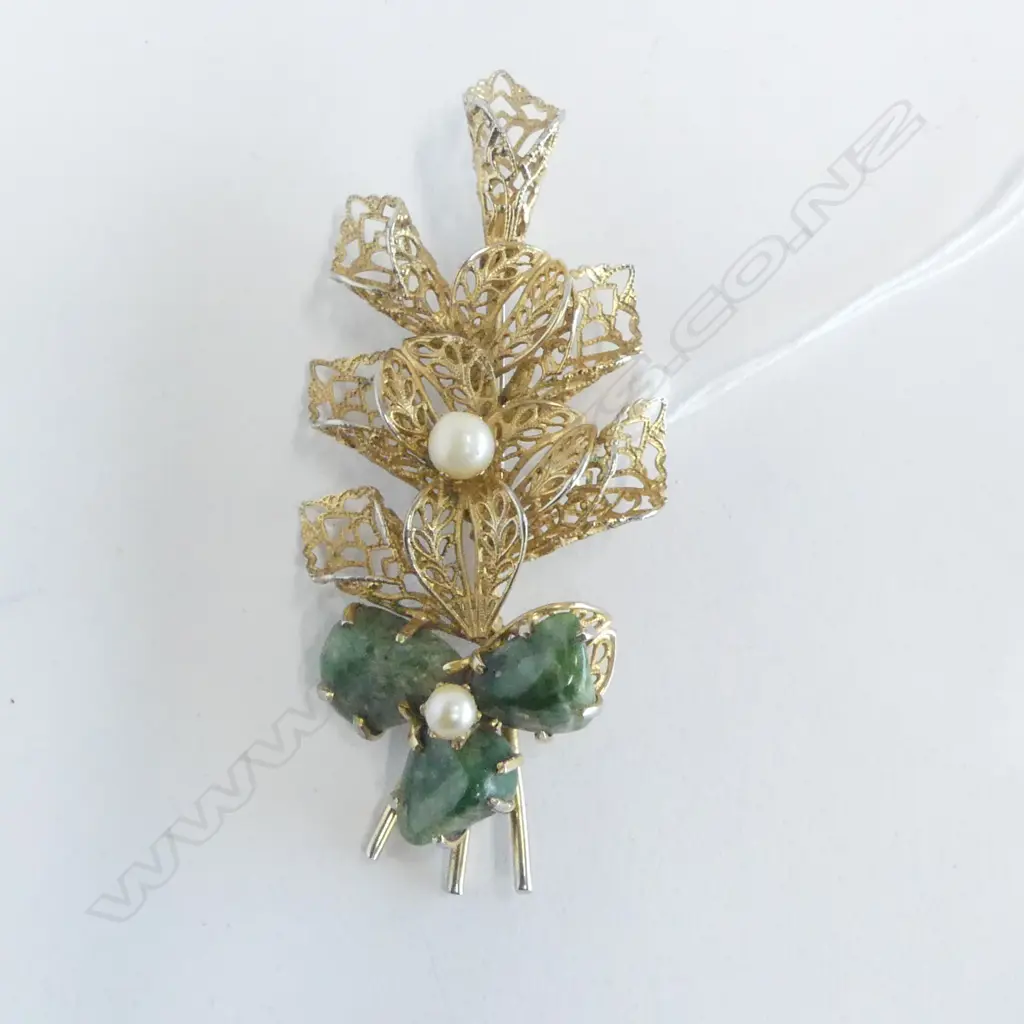 LG GOLD PLATED LEAF SPRAY BROOCH w JADE & PEARL DETAIL Image 1++