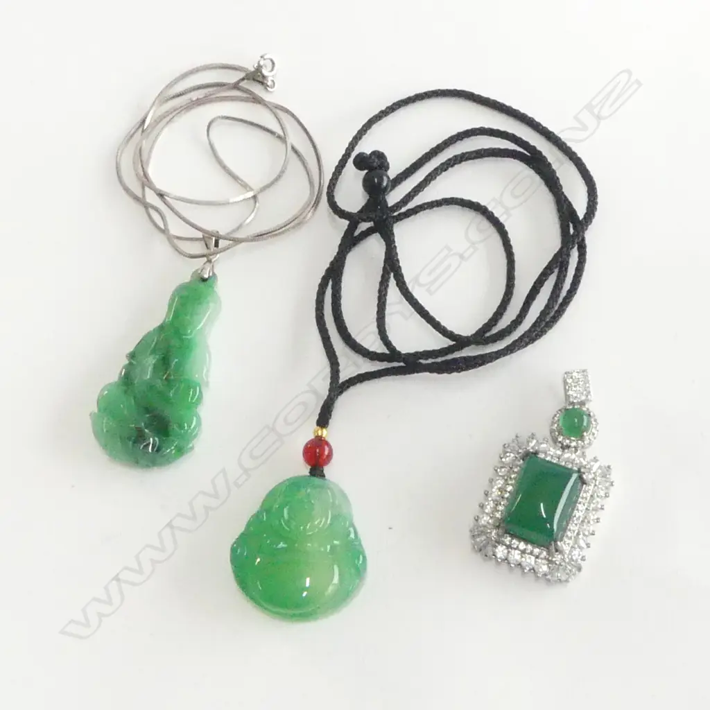 3 PCES JEWELLERY; 2 ORIENTAL PENDANT NECKLACES + PENDANT Image 1++