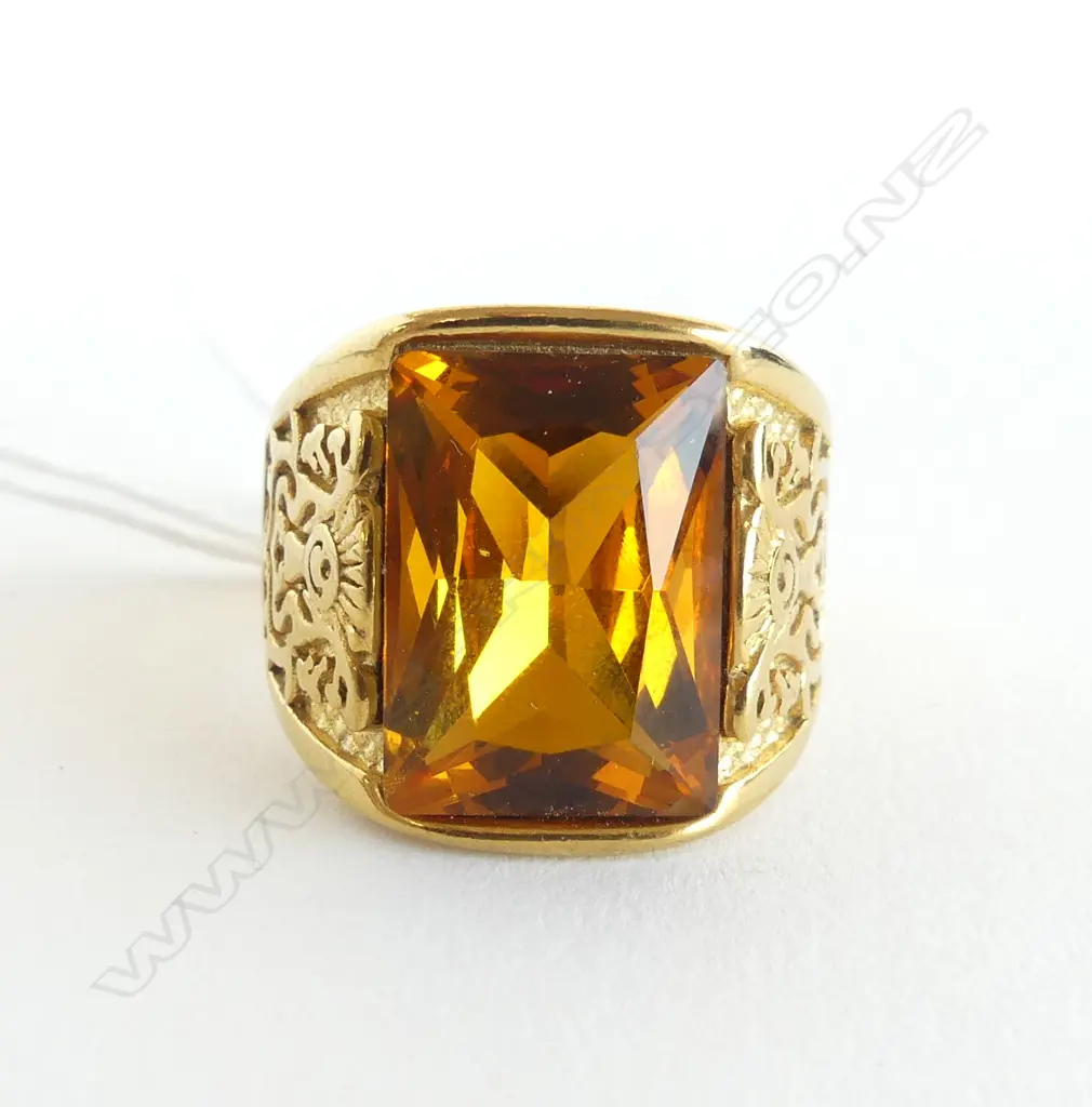 GENTS 18k GOLD PLATED RING w CENTRAL FACET CUT FAUX CITRINE, SIZE W Image 1++