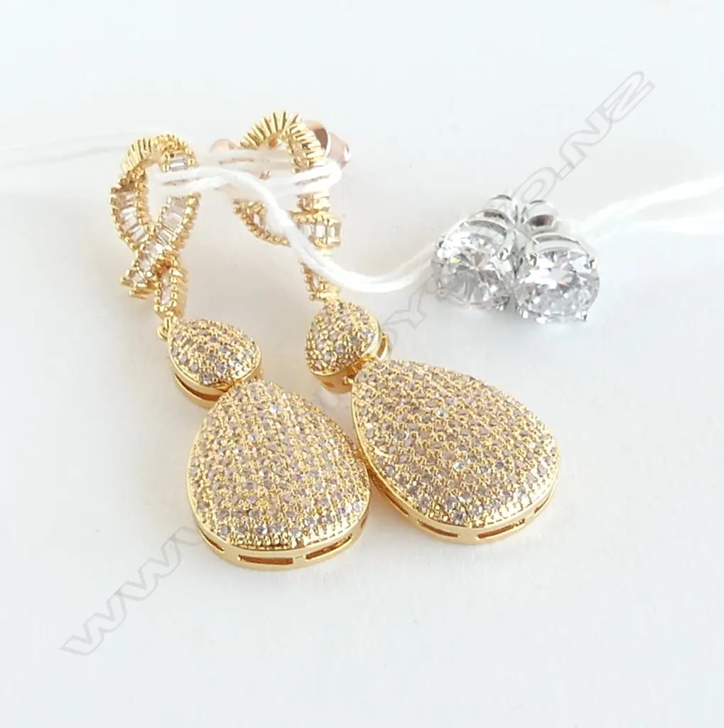 2 PRS COSTUME EARRINGS, DIAMANTE DROPS & FAUX DIAMOND STUDS Image 1++