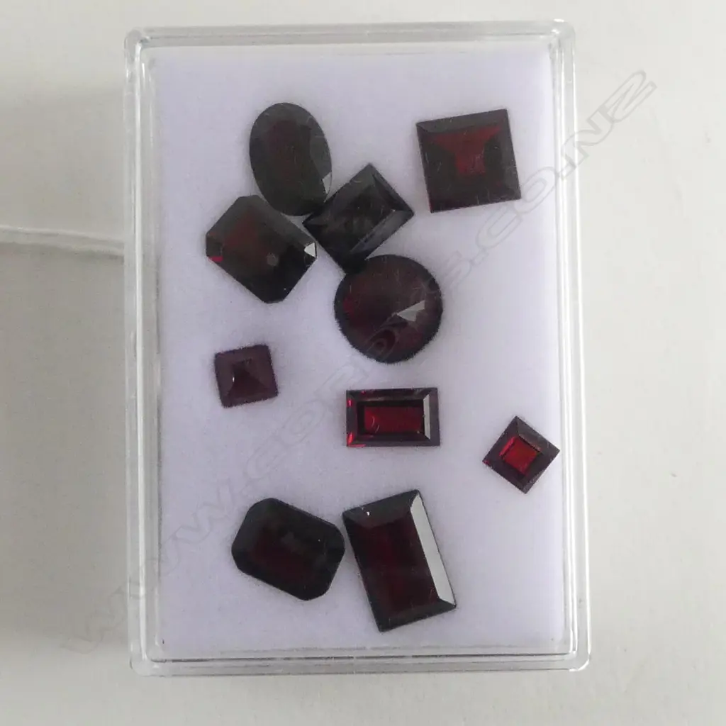 20CT MIXED LOT FACETED BOHEMIAN GARNETS Image 1++