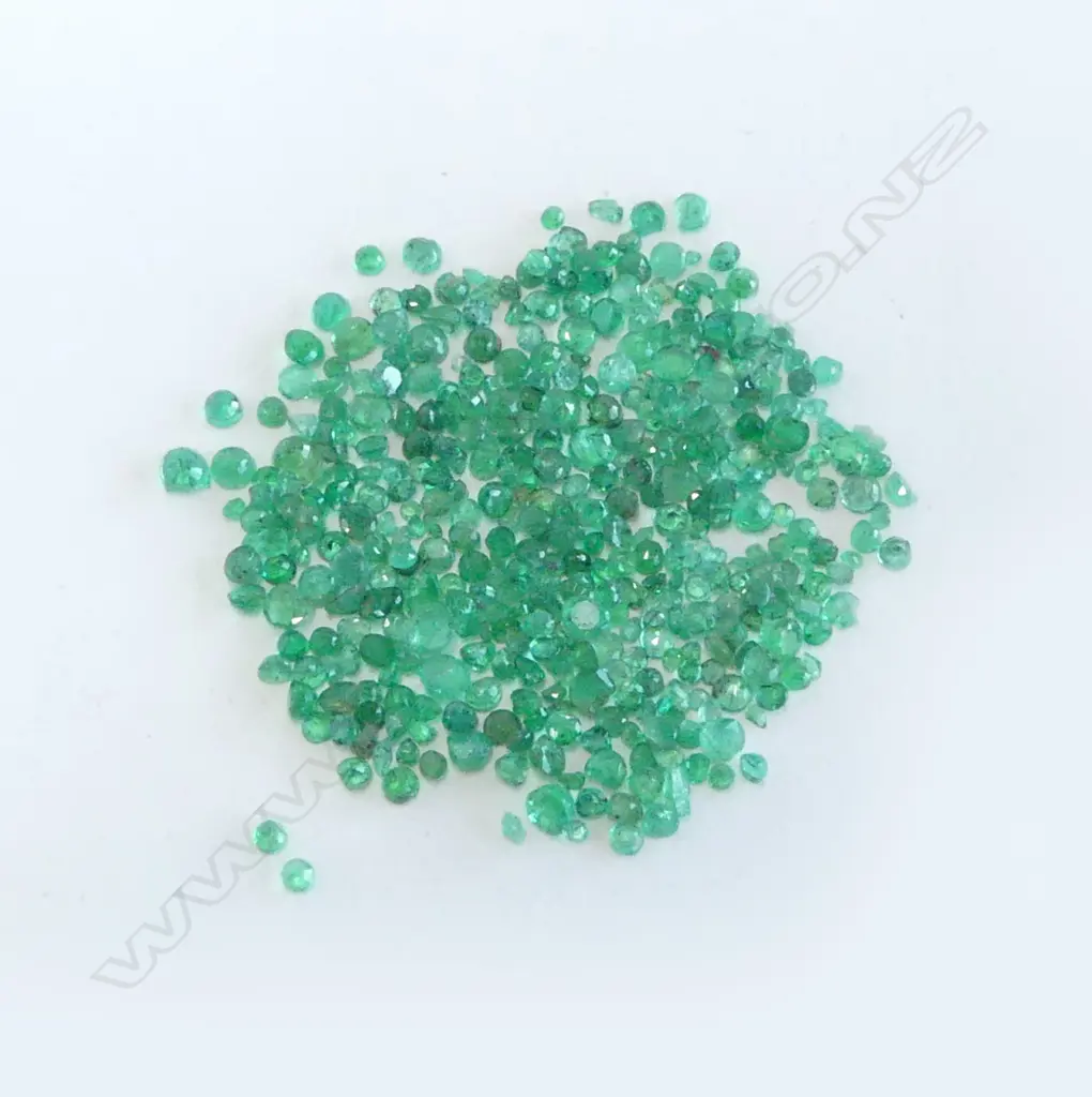20CT FACETED EMERALDS, ROUND Image 1++