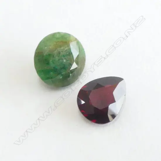 2 LOOSE GARNETS