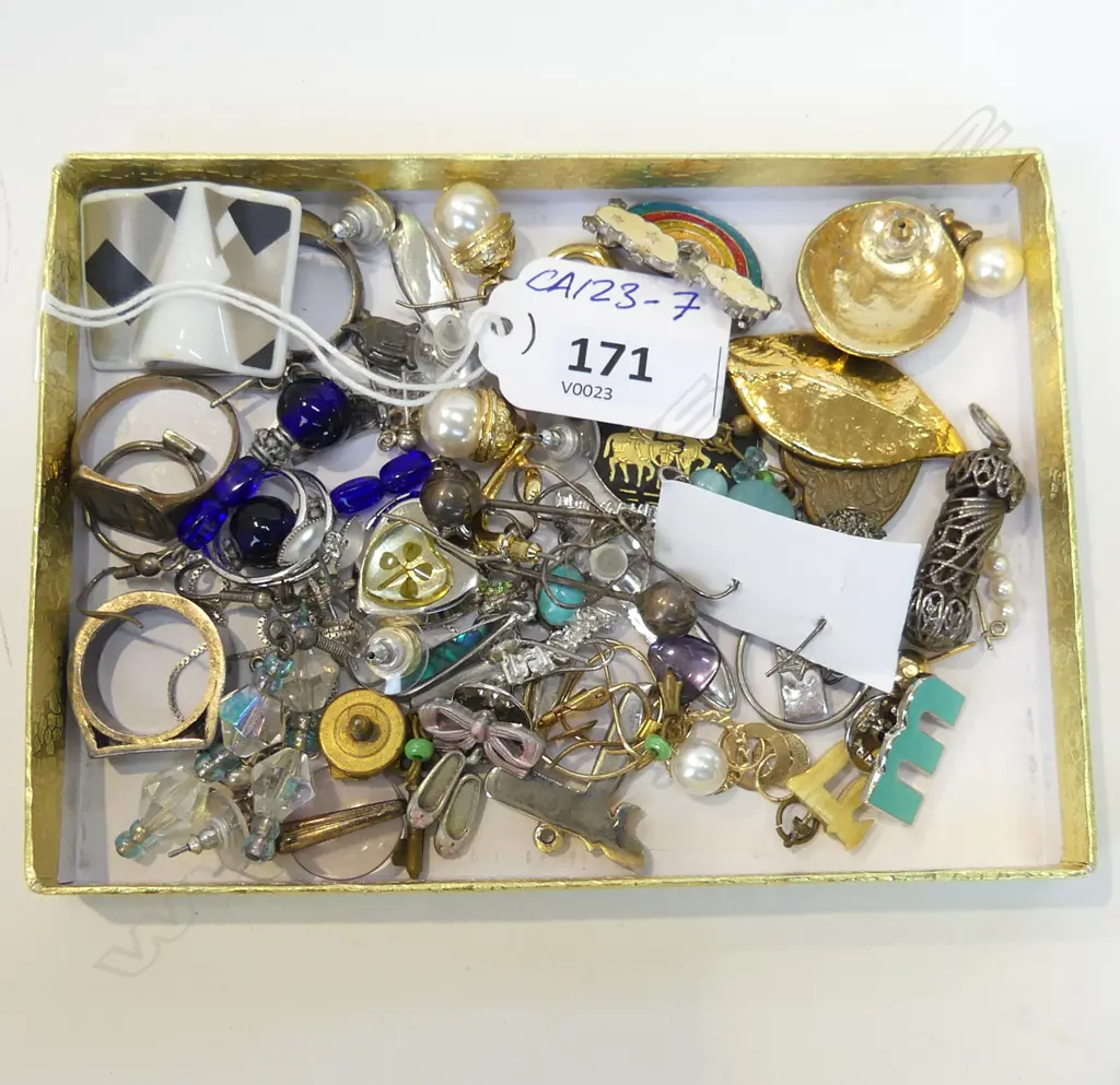 TRAY RINGS & EARRINGS (SOME SINGLE) Image 1++