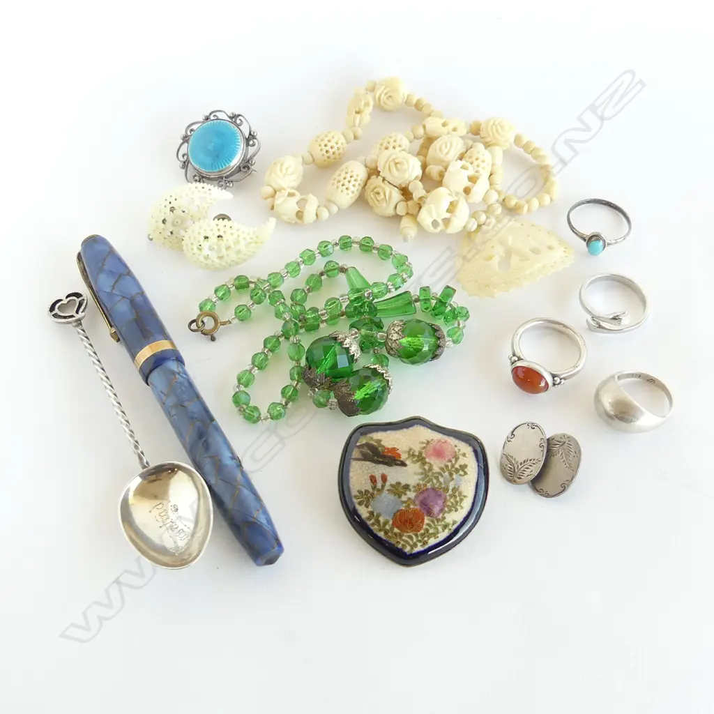 SILVER & VINTAGE JEWELLERY: BONE NECKLACE + Satsuma brooch + silver rings + spoon + fountain pen etc Image 1++