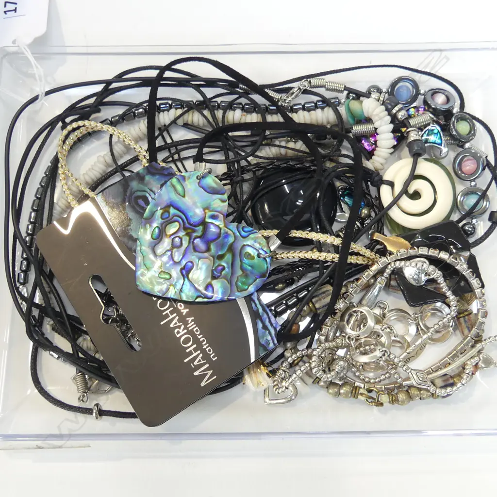 TRAY COSTUME NECKLACES & BRACELETS Image 1++