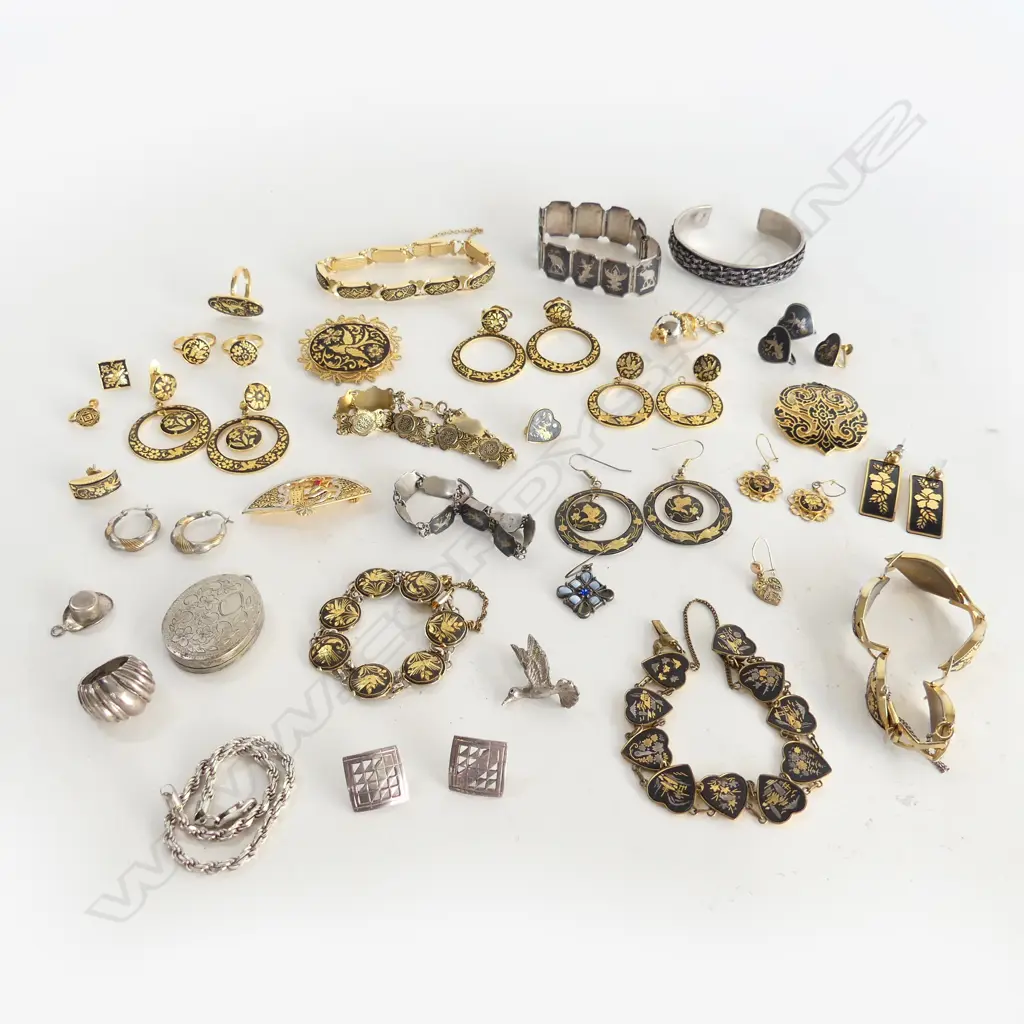 ASST. ORIENTAL / THAI GOLD TONED JEWELLERY SOME STG Image 1++