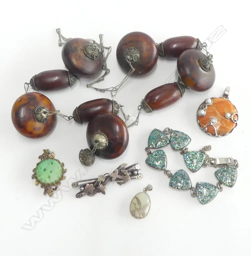 ASST. JEWELLERY; 2 BROOCHES, 2 PENDANTS, BRACELET & ETHNIC NECKLACE Image 1++
