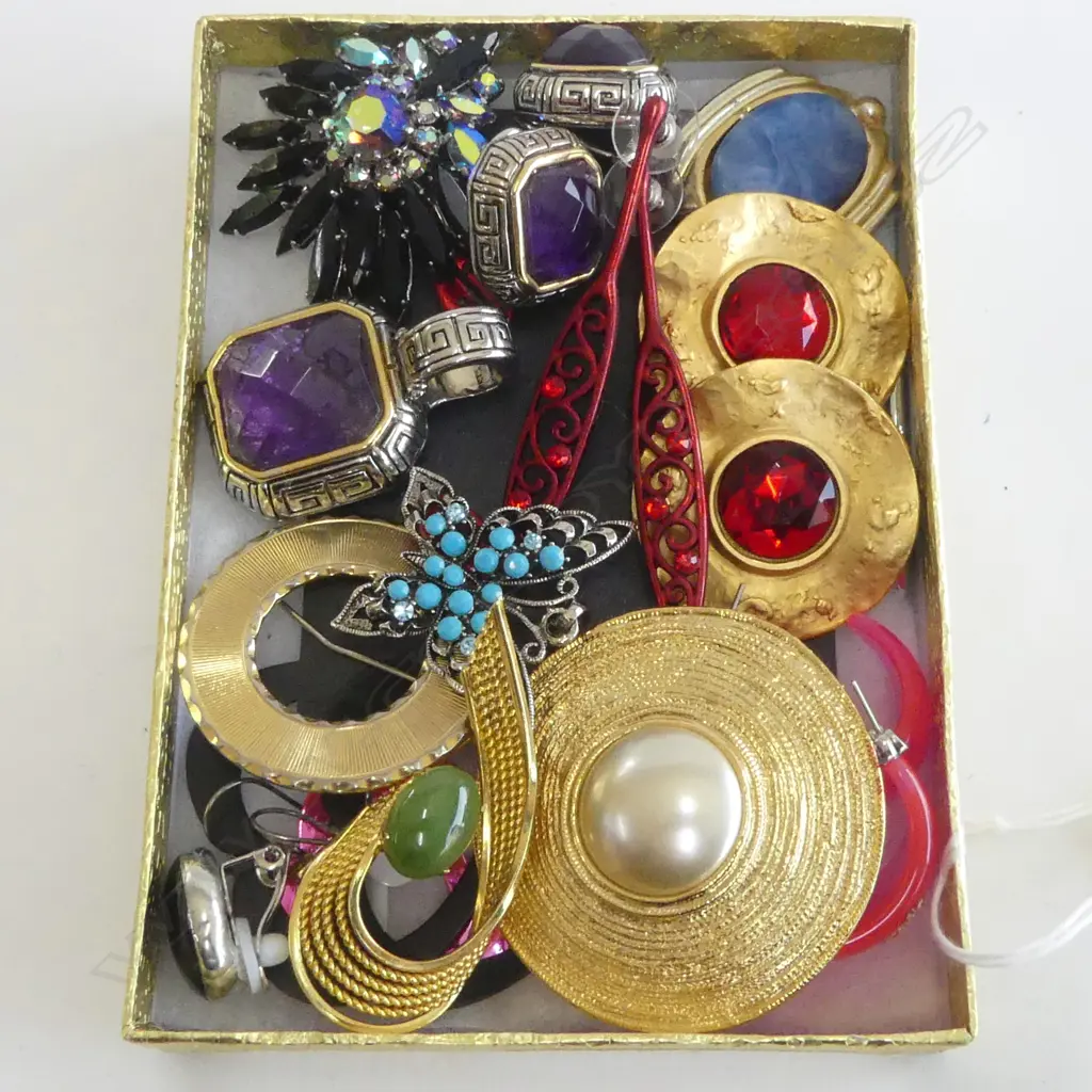 COLLECTION COSTUME JEWELLERY INCLD PURPLE FACETED ENHANCER & EARRINGS SET Image 1++
