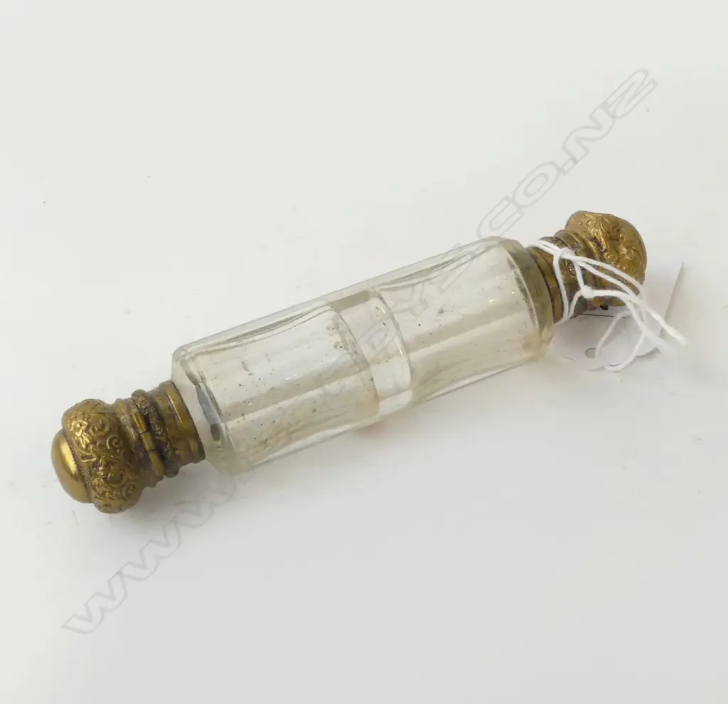 VICTORIAN GILT METAL & FACETTED GLASS DOUBLE ENDED SCENT BOTTLE L.125mm. Image 1++