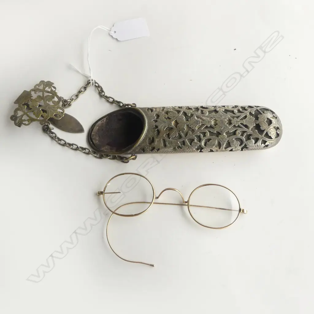 C1900 SILVER PLATE CHATELAINE SPECTACLE CASE + gold plate spectacles a,f Image 1++
