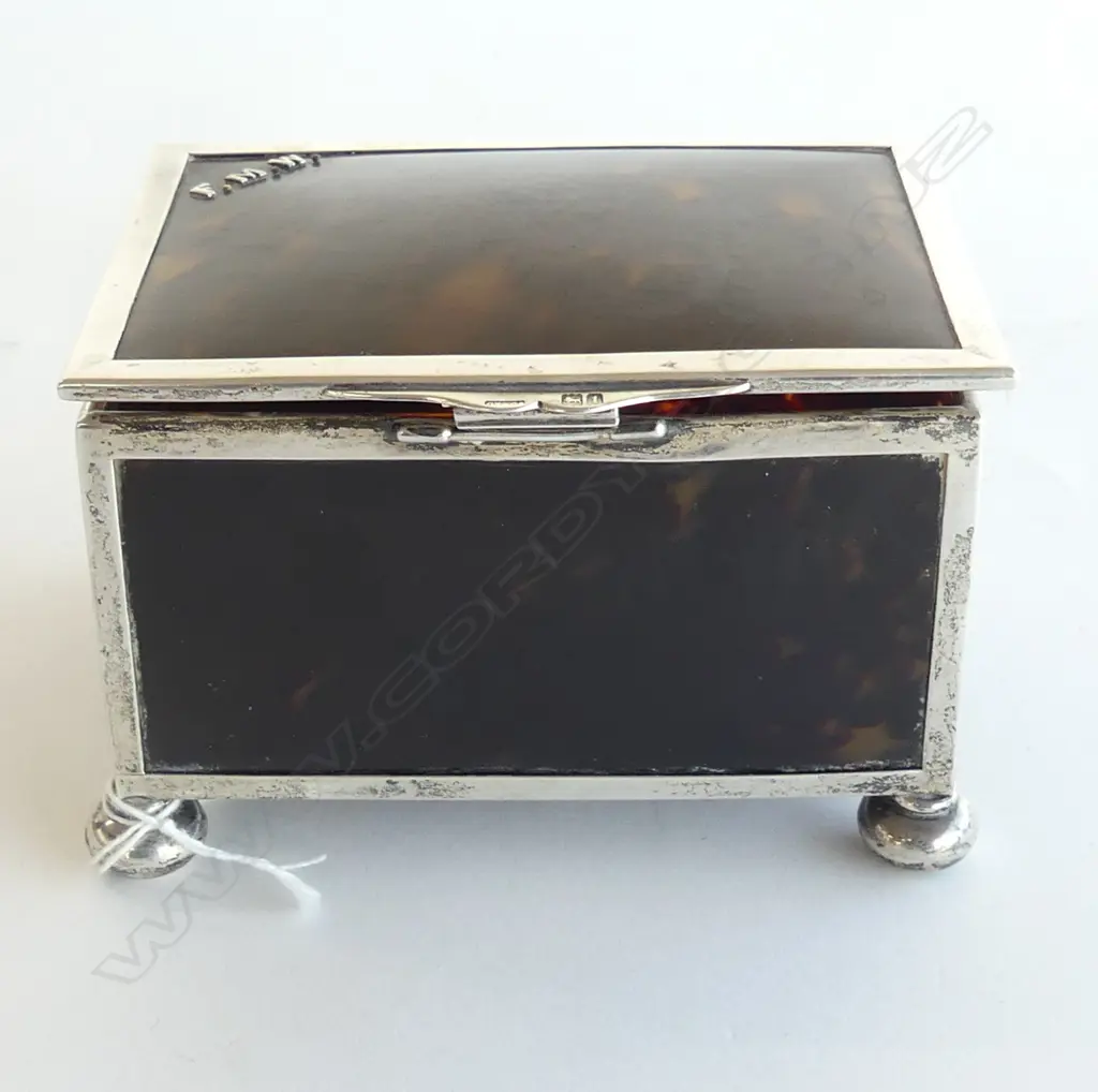 EDWARDIAN SILVER AND TORTOISESHELL TRINKET BOX LONDON 1906 125 x 90 x 80 Image 1++