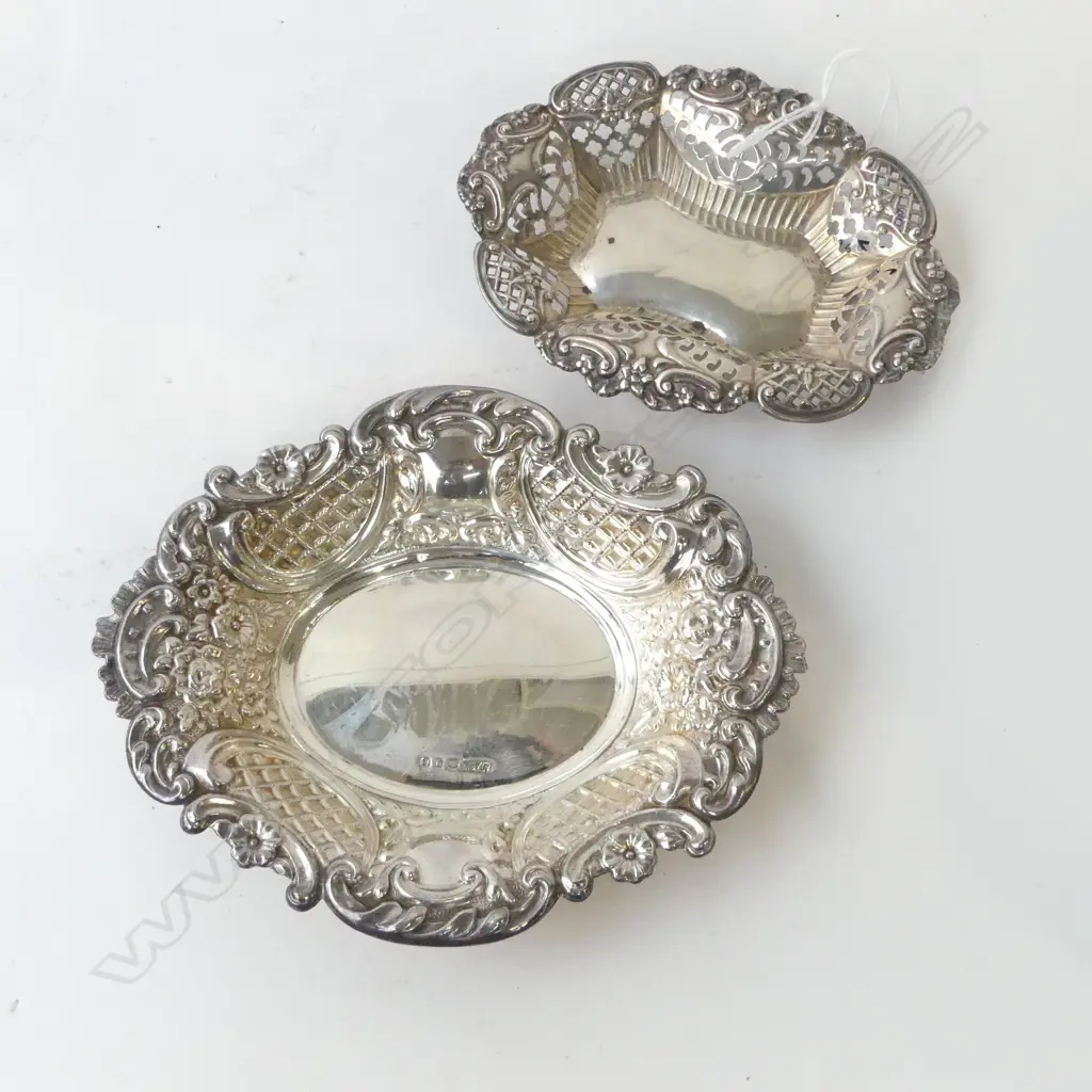 2 SILVER EMBOSSED OVAL BONBON DISHES Birmingham 1904 & London 1905. 115gms.   Image 1++