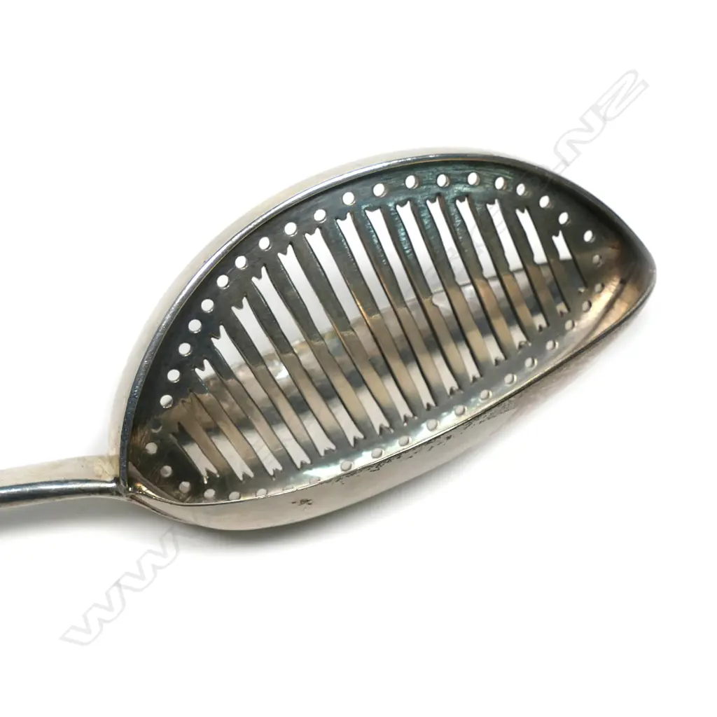 A Victorian Scottish silver pie spoon, single struck King's pattern, Image 1++
