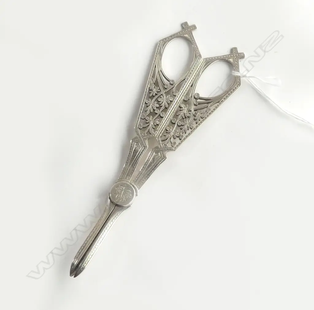 PR TOP QUALITY VICTORIAN SILVER PLATE GRAPE SCISSORS Arts & Crafts fine engraving Image 1++