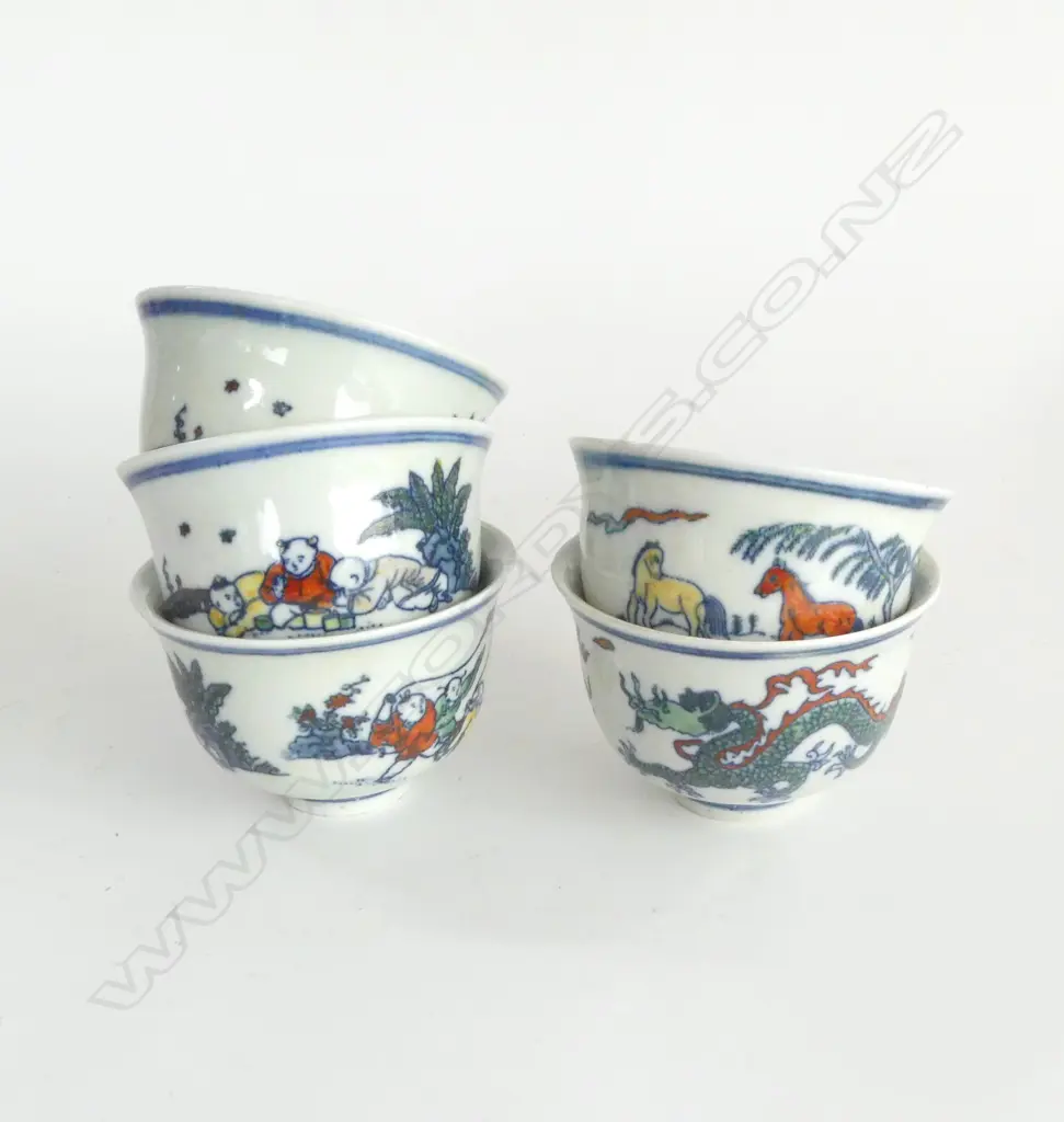 5 CHINESE DOUCAI BOWLS 95mm dia Image 1++