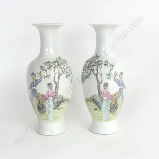 PR CHINESE PORCELAIN VASES H.260mm