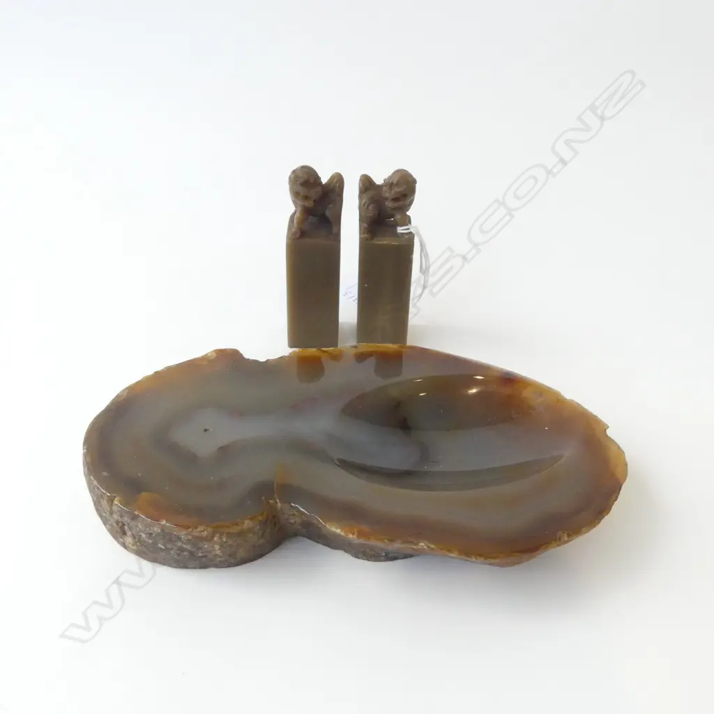 POLISHED STONE DISH W.185mm + PR CHOP SEALS H.85mm Image 1++