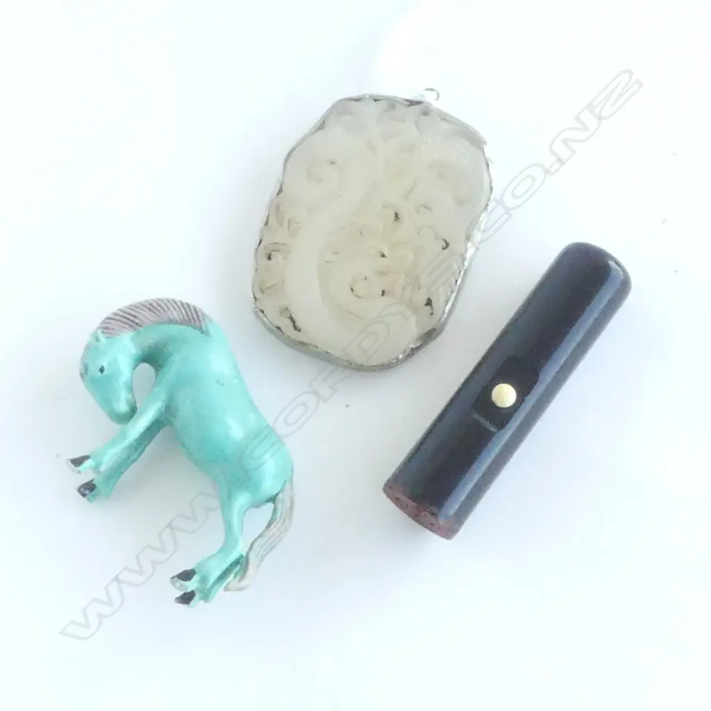 3 ORIENTAL PCES, HORSE, SEAL STAMP, CARVED PENDANT 55x40mm + WOODEN BOX Image 1++