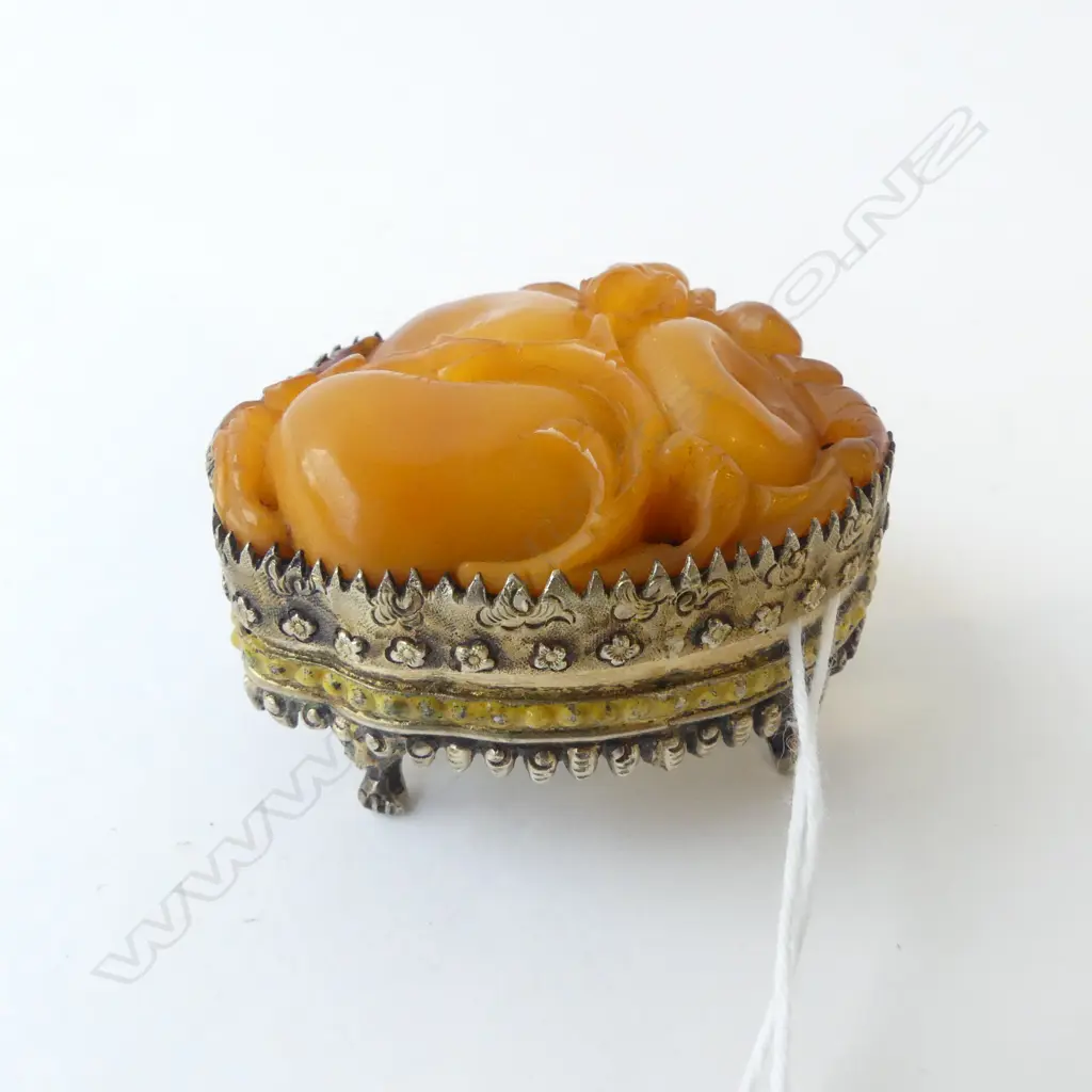 OLD 'MADE IN CHINA SILVER' SMALL VANITY BOX decorative (resin or amber or ?) lid panel L.50mm Image 1++