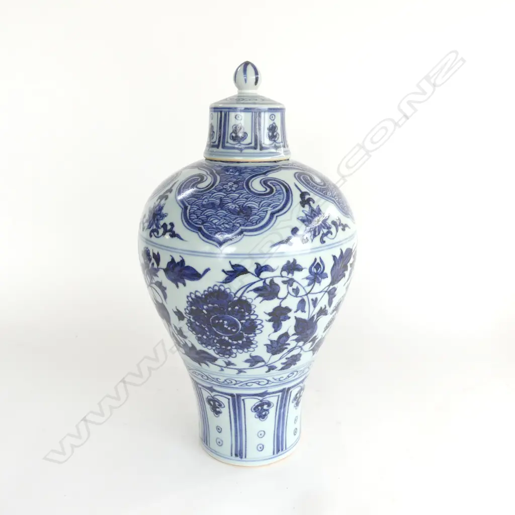 ORIENTAL B/W LIDDED VASE H.365mm Image 1++