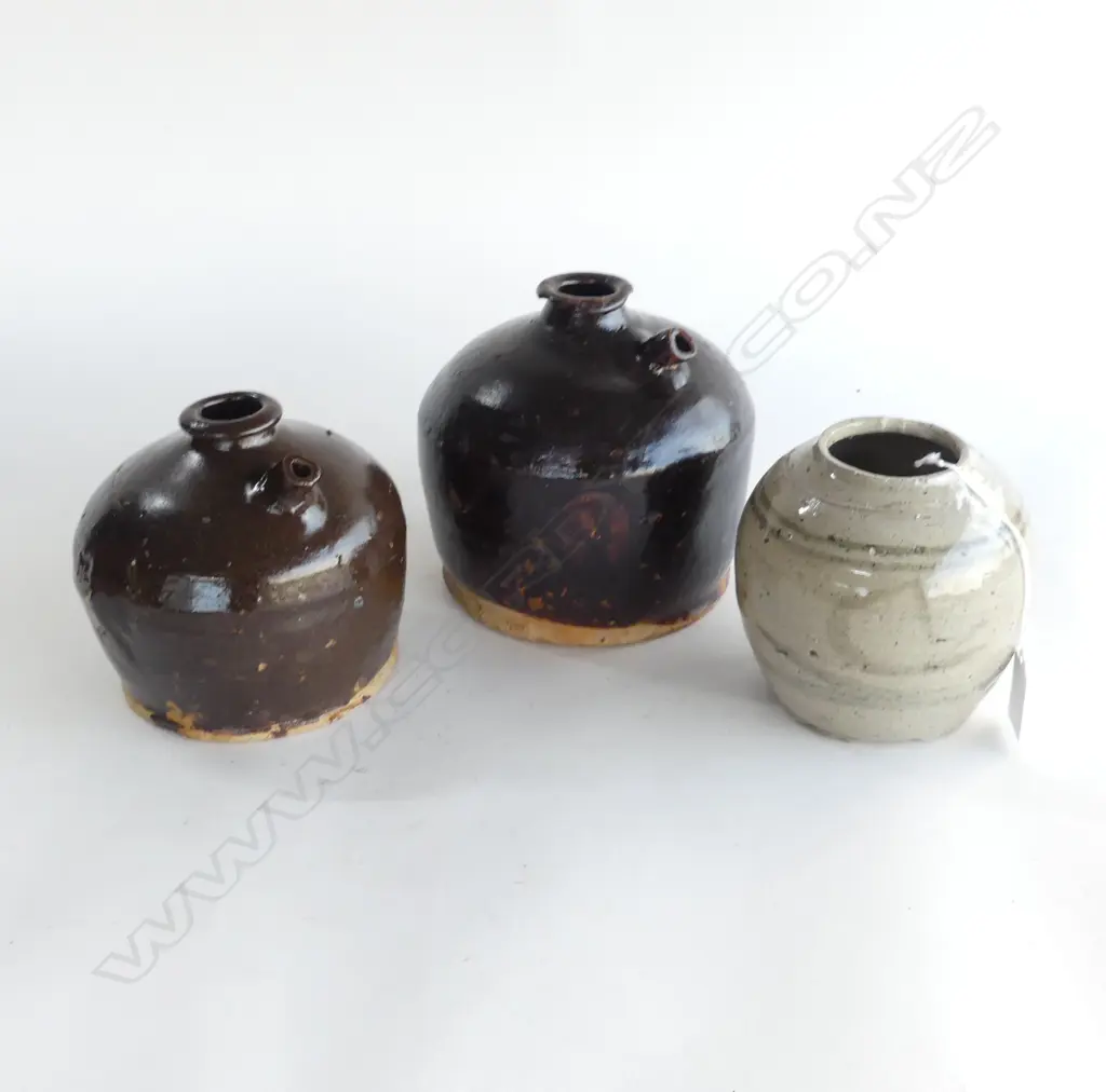 3 PCES ORIENTAL POTTERY - NZ GOLDFIELDS? H.150mm Image 1++