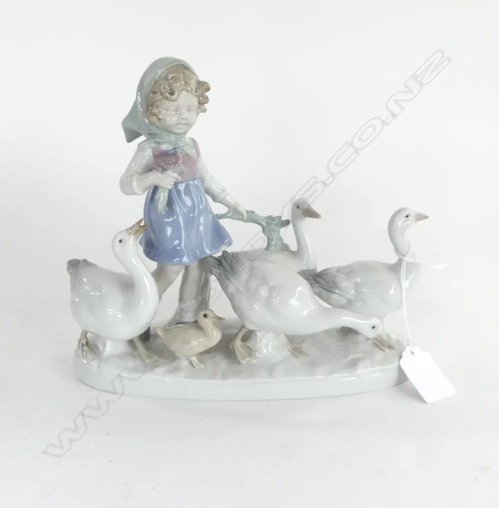 GERMAN LLADRO-LIKE FIGURINE GIRL w GEECE L.210mm H.180mm  Image 1++
