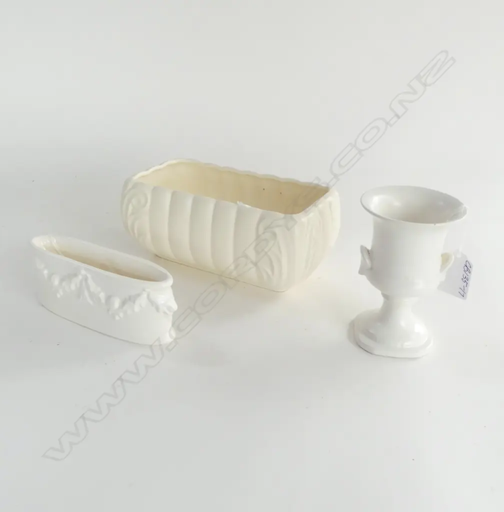 THREE CROWN LYNN VASES, LG w SCALLOPED EDGE L.180mm H.80mm, SML TROUGH #657, SML URN #679 (all tiny faults to rims) Image 1++