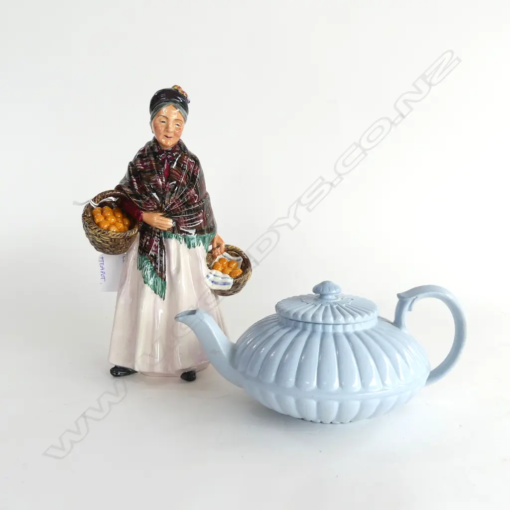 ROYAL DOULTON 'THE ORANGE LADY' H.215mm + BLUE TEAPOT (REPAIRED) Image 1++