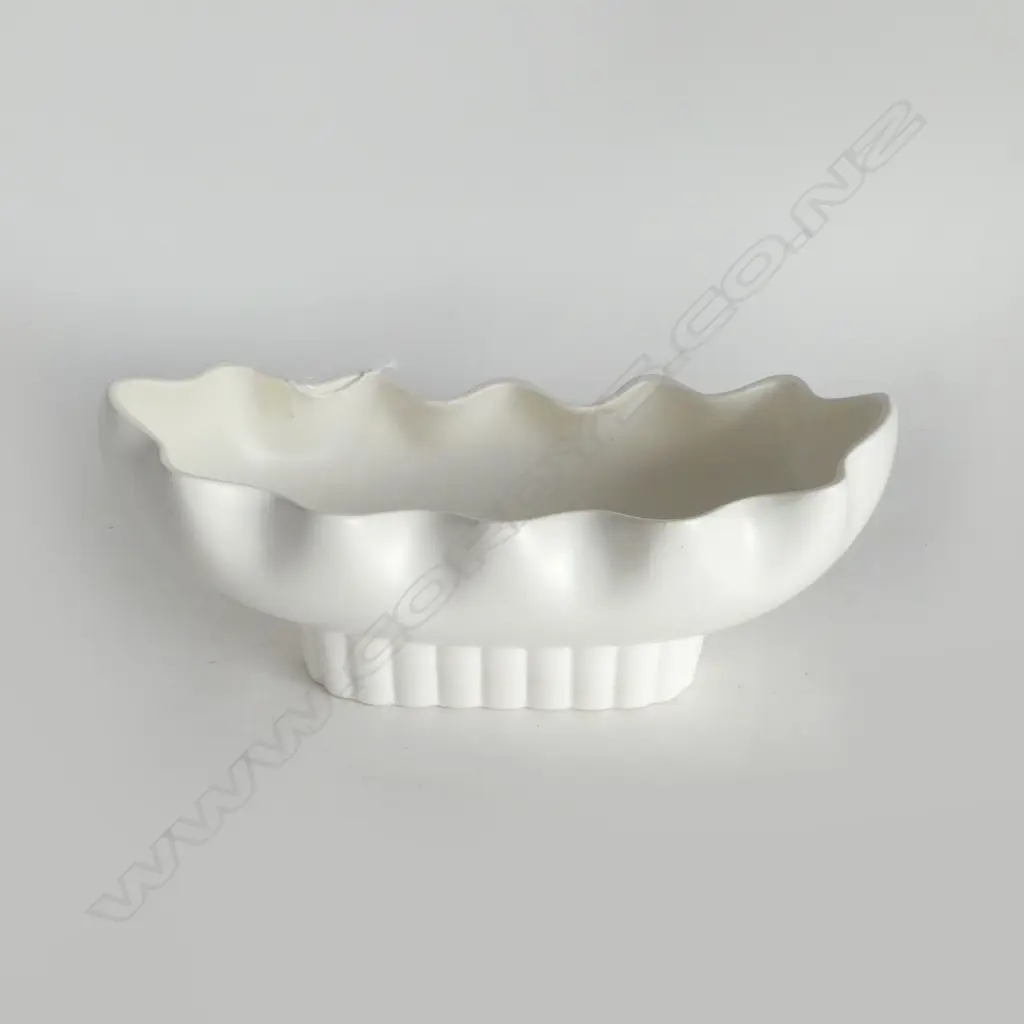 CROWN LYNN WHITE MOULDED TROUGH VASE w SCALLOPED EDGE & FOOT #699 L.280mm H.120mm Image 1++