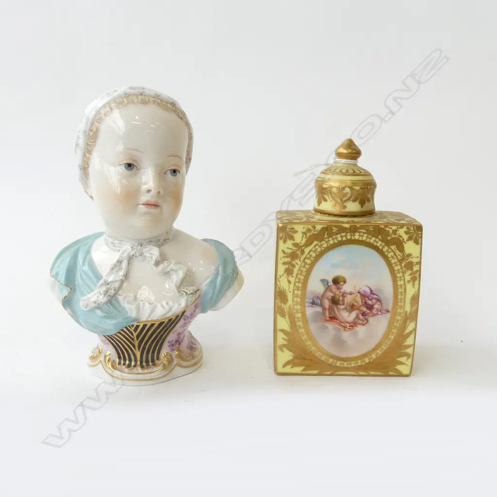 DRESDEN BUST H.140mm, LIDDED BOTTLE H.115mm Image 1++
