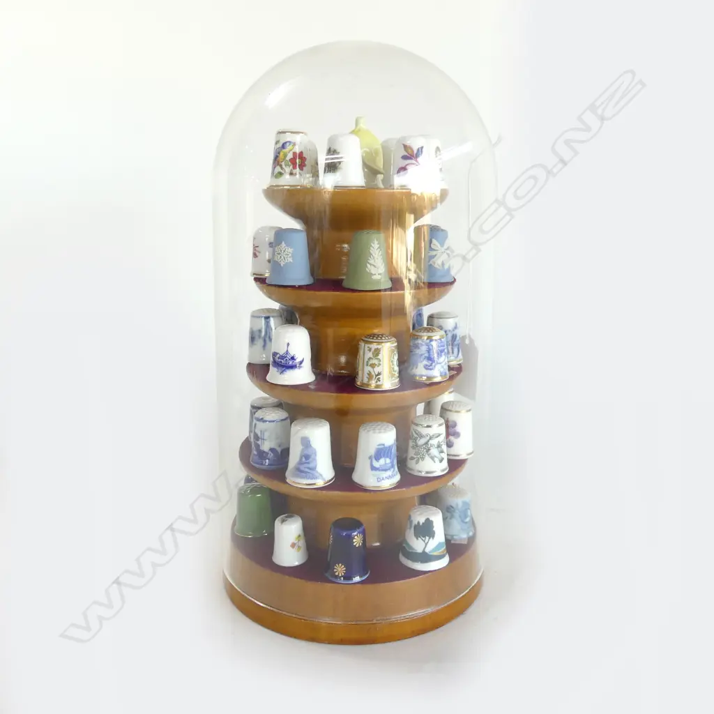 COLLECTION OF THIMBLES IN PLASTIC DOME H.265mm Image 1++