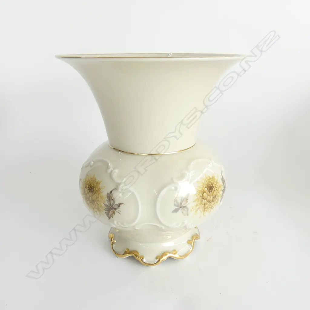 20thC GERMAN PORCELAIN HUTSCHENREUTHER VASE, HANDPAINTED GILT RIMMED, H.210mm Image 1++