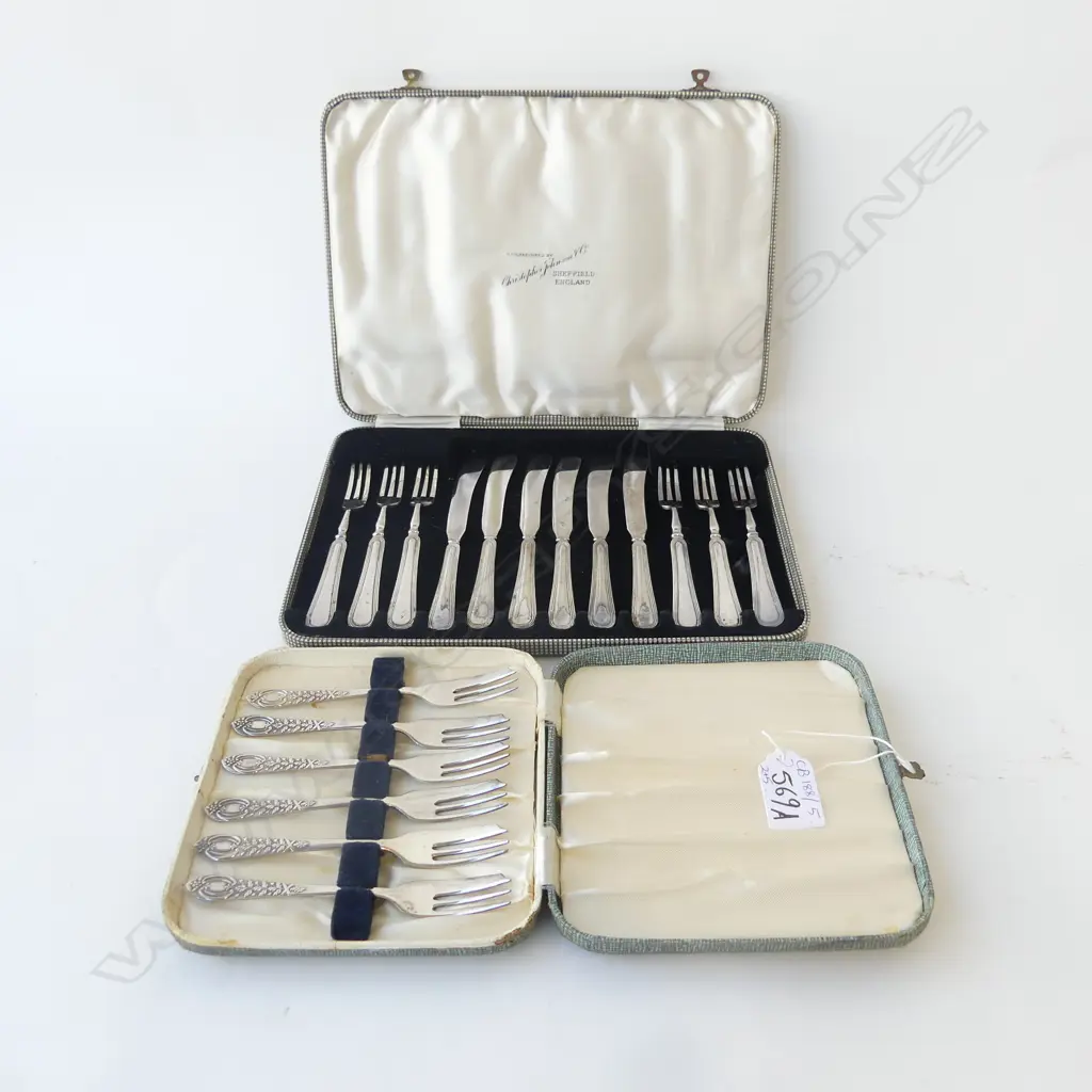 2 SETS CASED CUTLERY, 5 PCES CHINA Image 1++