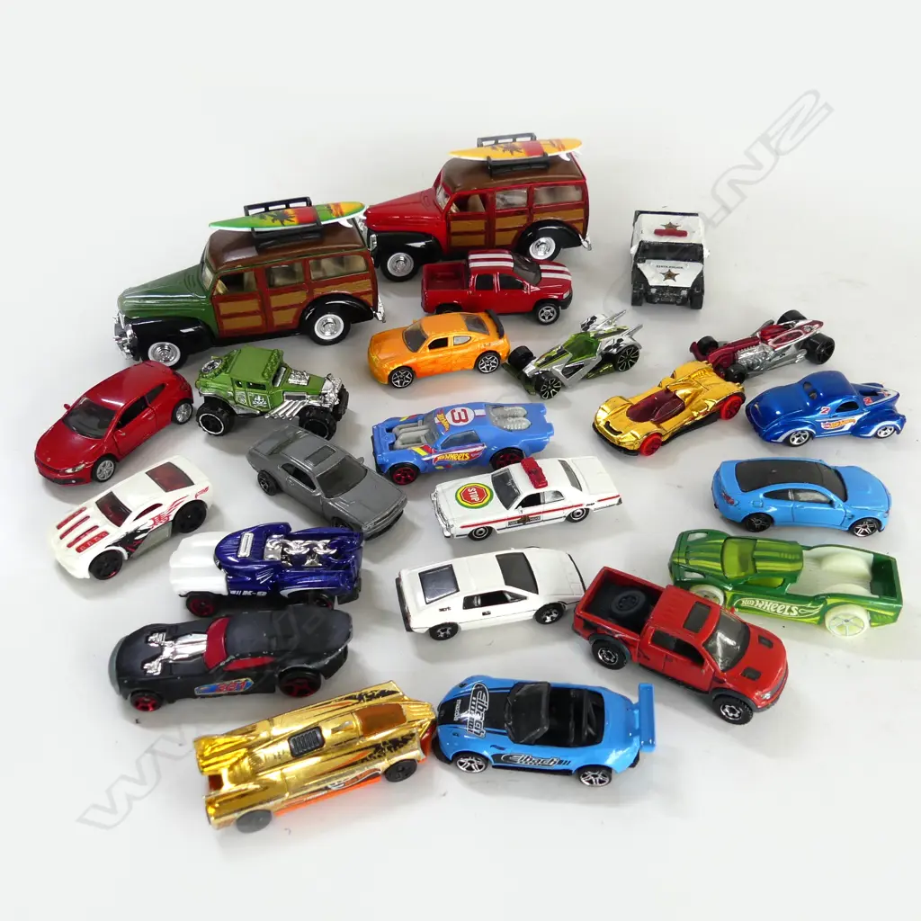 2 FORD 'WOODY' WAGON MODELS & BOX TOY CARS Image 1++