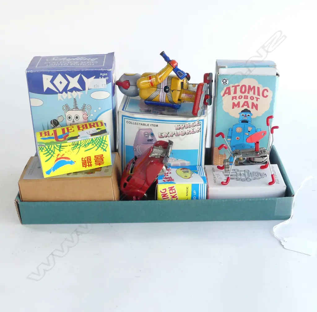 10 ASST. TIN / ROBOT TOYS ETC Image 1++