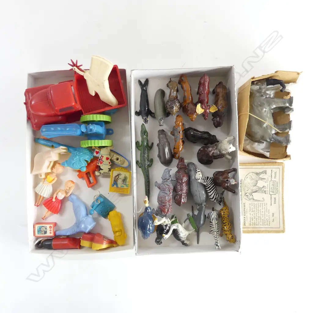 LG COLLECTION METAL PAINTED ANIMALS & TRAY RETRO PLASTIC TOYS & PENCIL SHARPENERS Image 1++