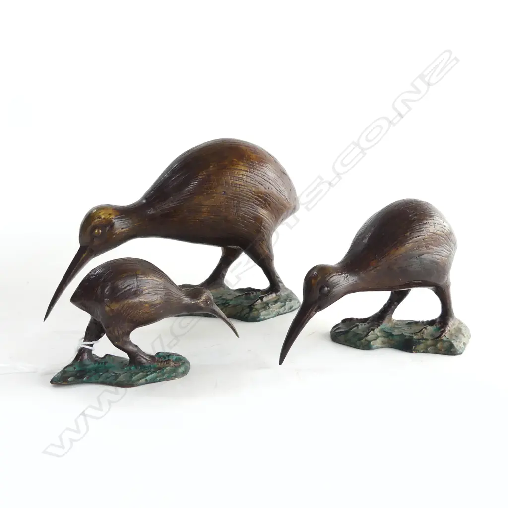 3 BRONZE KIWIS H.105mm Image 1++