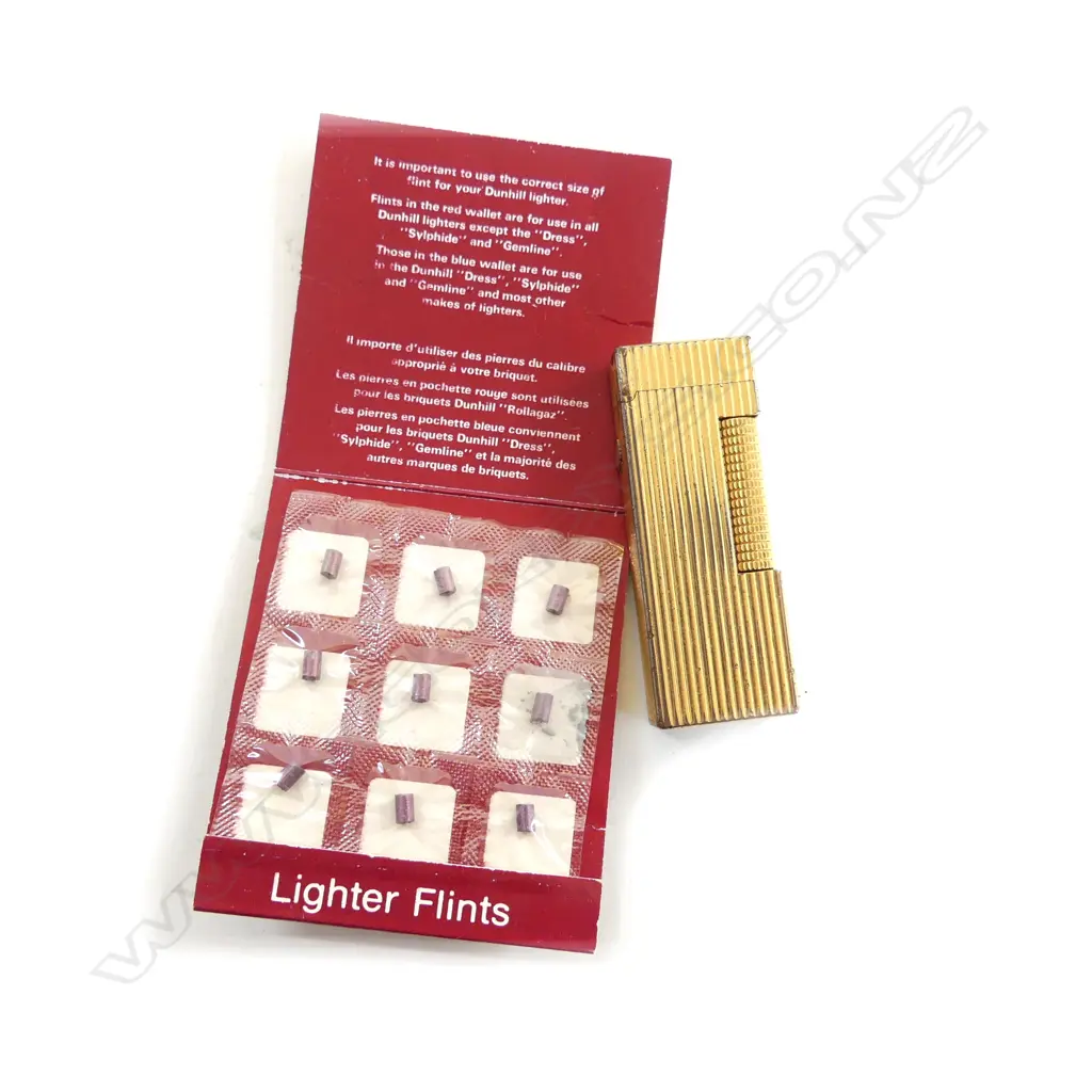 VINTAGE DUNHILL CIG LIGHTER & SPARE FLINTS Image 1++