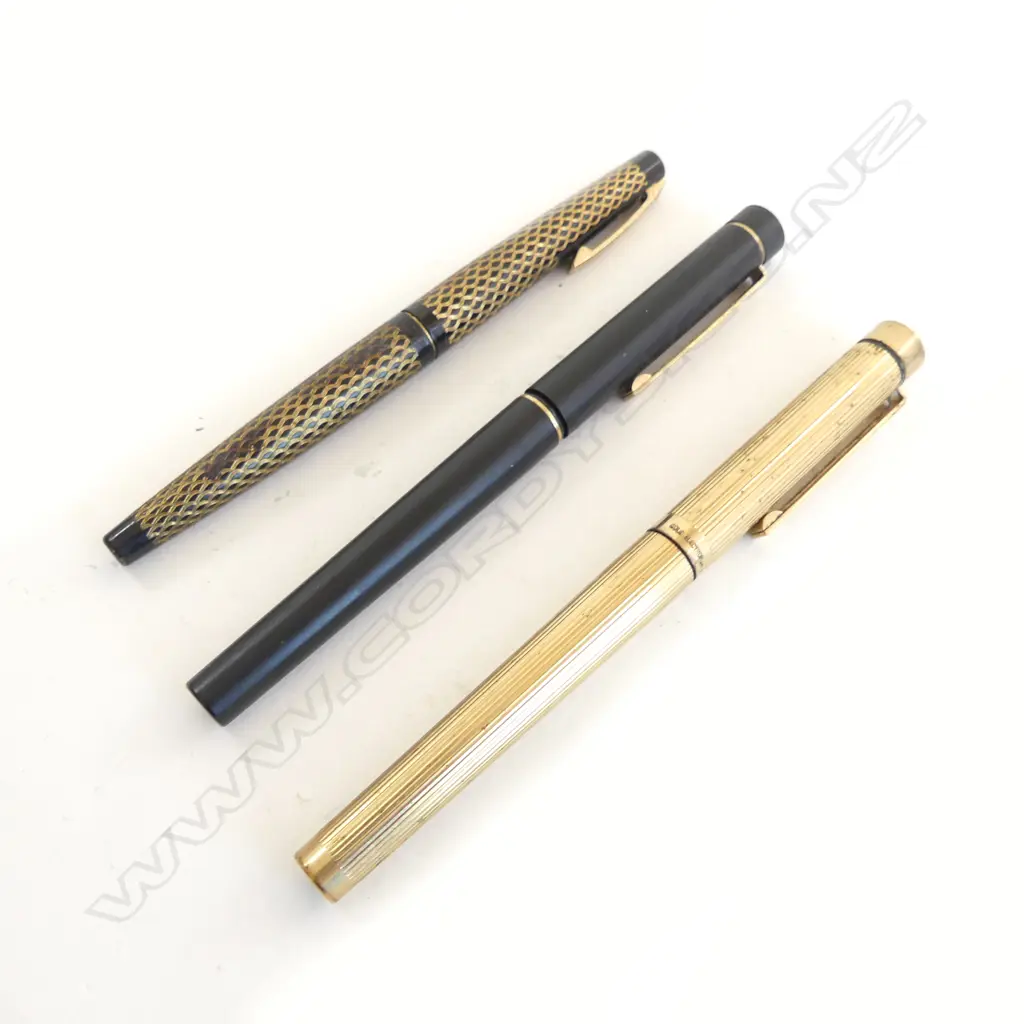 2 SHEAFER FOUNTAIN PENS & 1 OTHER ALL WITH 14CT GOLD NIBS Image 1++
