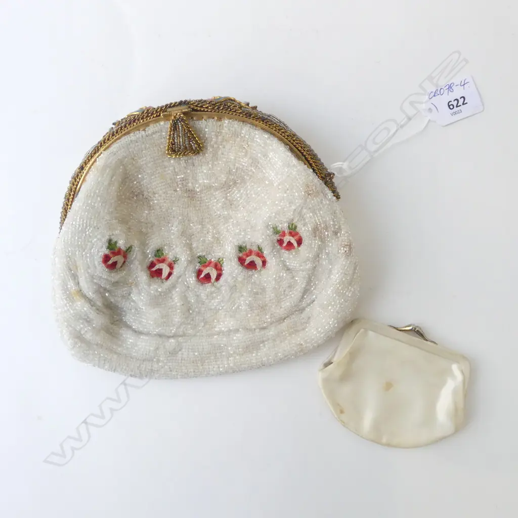 VINTAGE FANCY QUALITY BEADED EVENING BAG enamelled beaded & jewelled frame  Image 1++