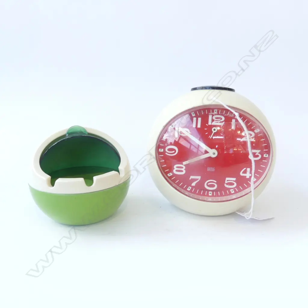 RETRO CLOCK & ASHTRAY Image 1++