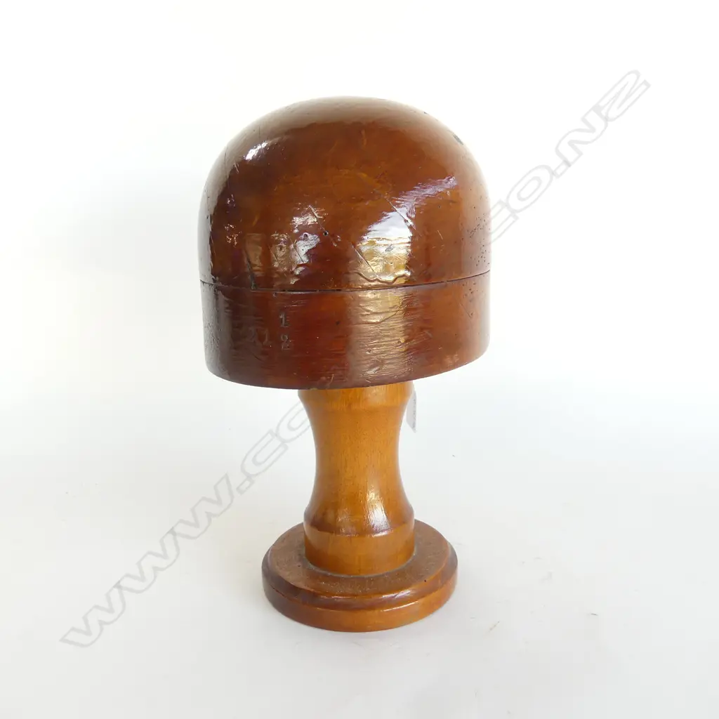 WOODEN HAT BLOCK H.280mm Image 1++