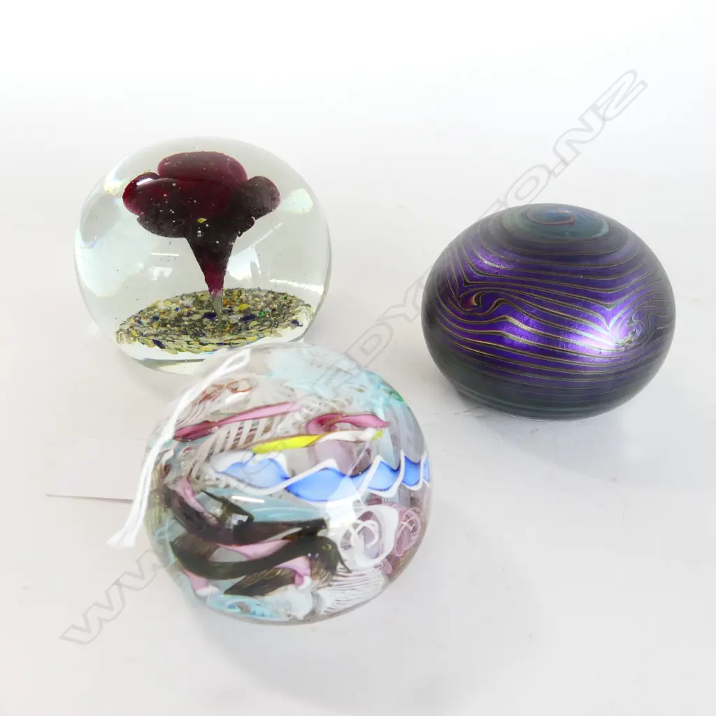 3 ART GLASS PAPER WEIGHTS: IRIDESCENT + SWIRLING VENETIAN GLASS + DARK RED FLOWER Image 1++