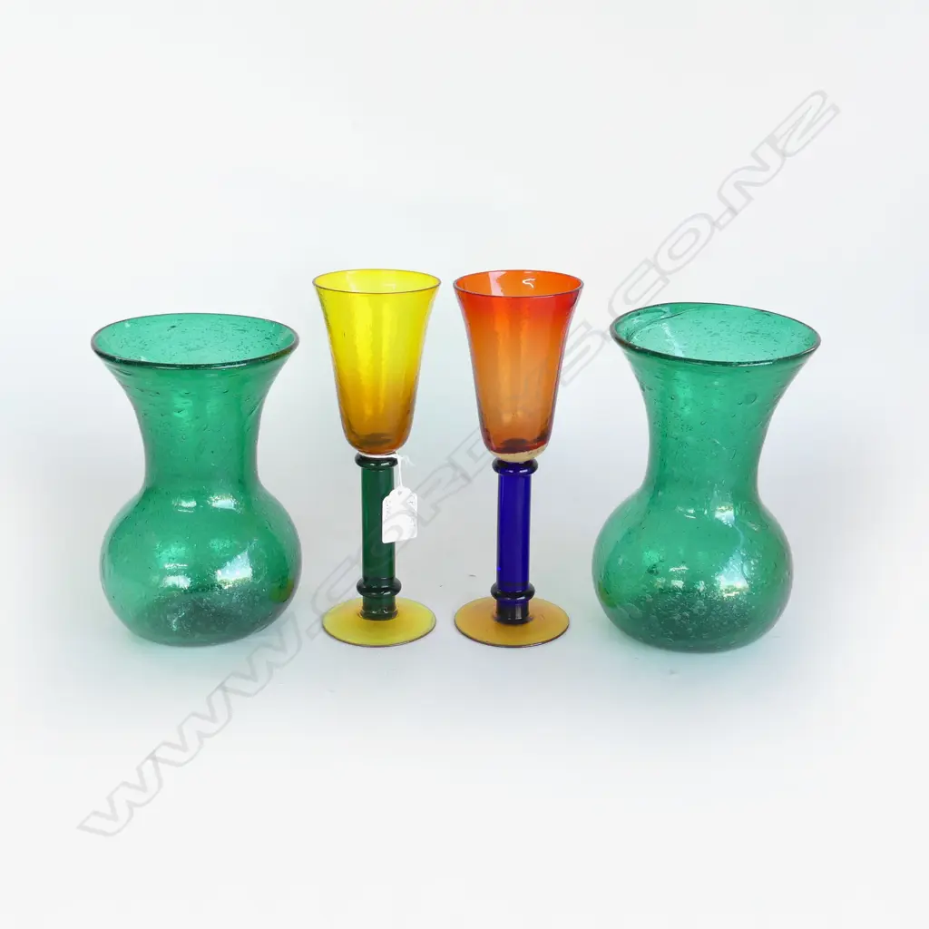 PR GREEN GLASS VASES H.195mm + 2 WINE GLASSES H.225mm Image 1++